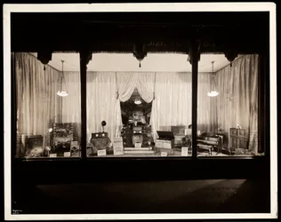 A window display at the Aeolian Company, 29 West 42nd Street, New York